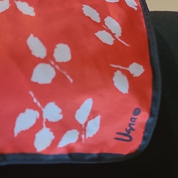 VERA NEUMANN Vintage Oblong Scarf, Leaves Print, Made in Japan - Picture 4 of 10